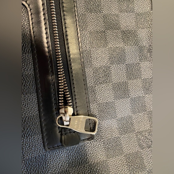 LOUIS VUITTON LV DAMIER GRAPHITE CROSSBODY MESSENGER BAG - Picture 4 of 15